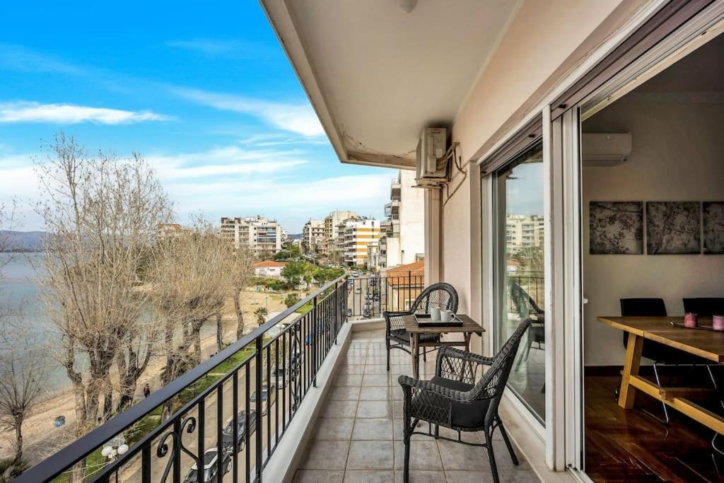 Bright Central Apartment With Splendid Sea View! Халкида Экстерьер фото