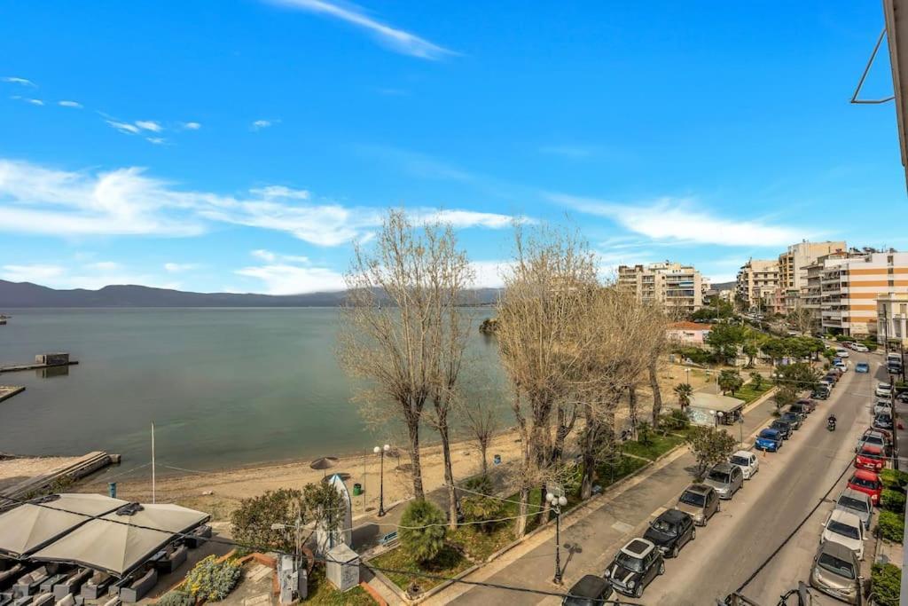 Bright Central Apartment With Splendid Sea View! Халкида Экстерьер фото
