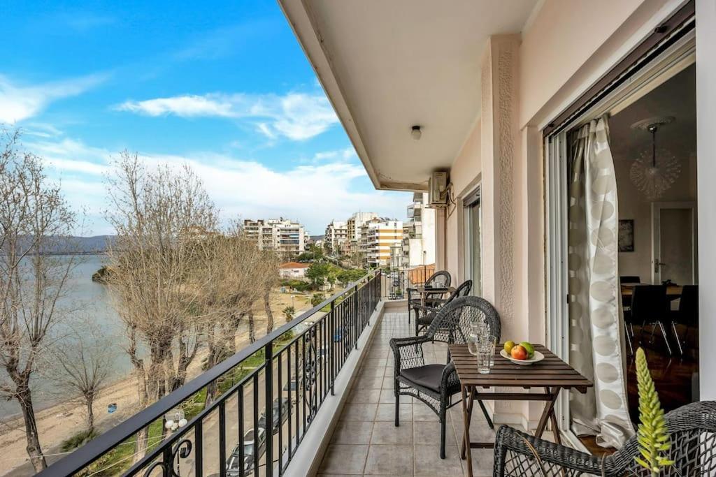 Bright Central Apartment With Splendid Sea View! Халкида Экстерьер фото