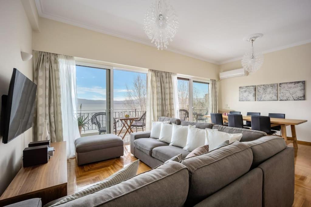 Bright Central Apartment With Splendid Sea View! Халкида Экстерьер фото